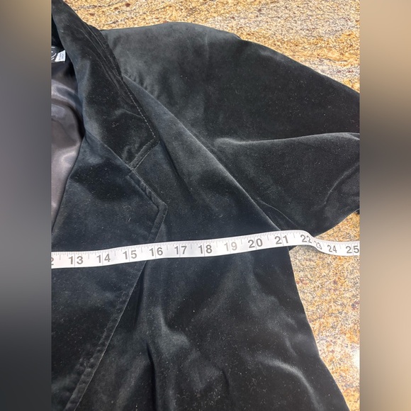 Vintage Portrait Velvet Jacket – Black, Belted, Shoulder Pads, L (Estimated) - Picture 8 of 10